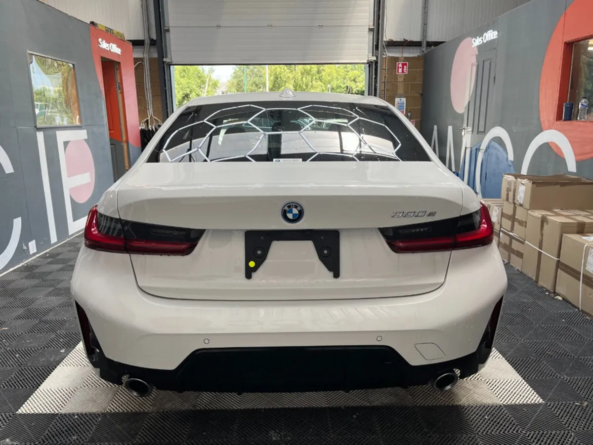 BMW 3-Series 2024 BMW 330E M-SPORT 2.0 AUTOMATIC / - Image 3