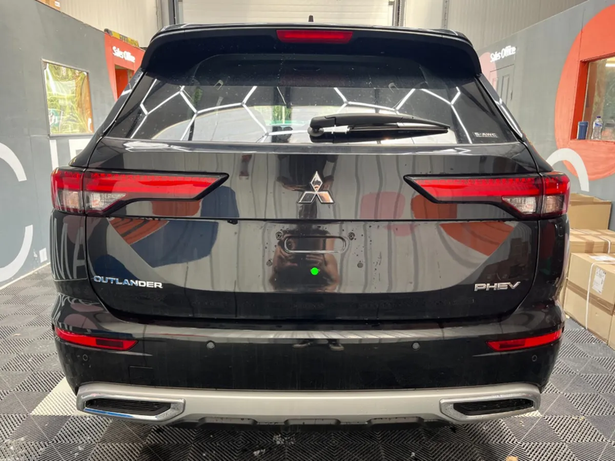 Mitsubishi Outlander 2024 MITSUBISHI OUTLANDER PHE - Image 3