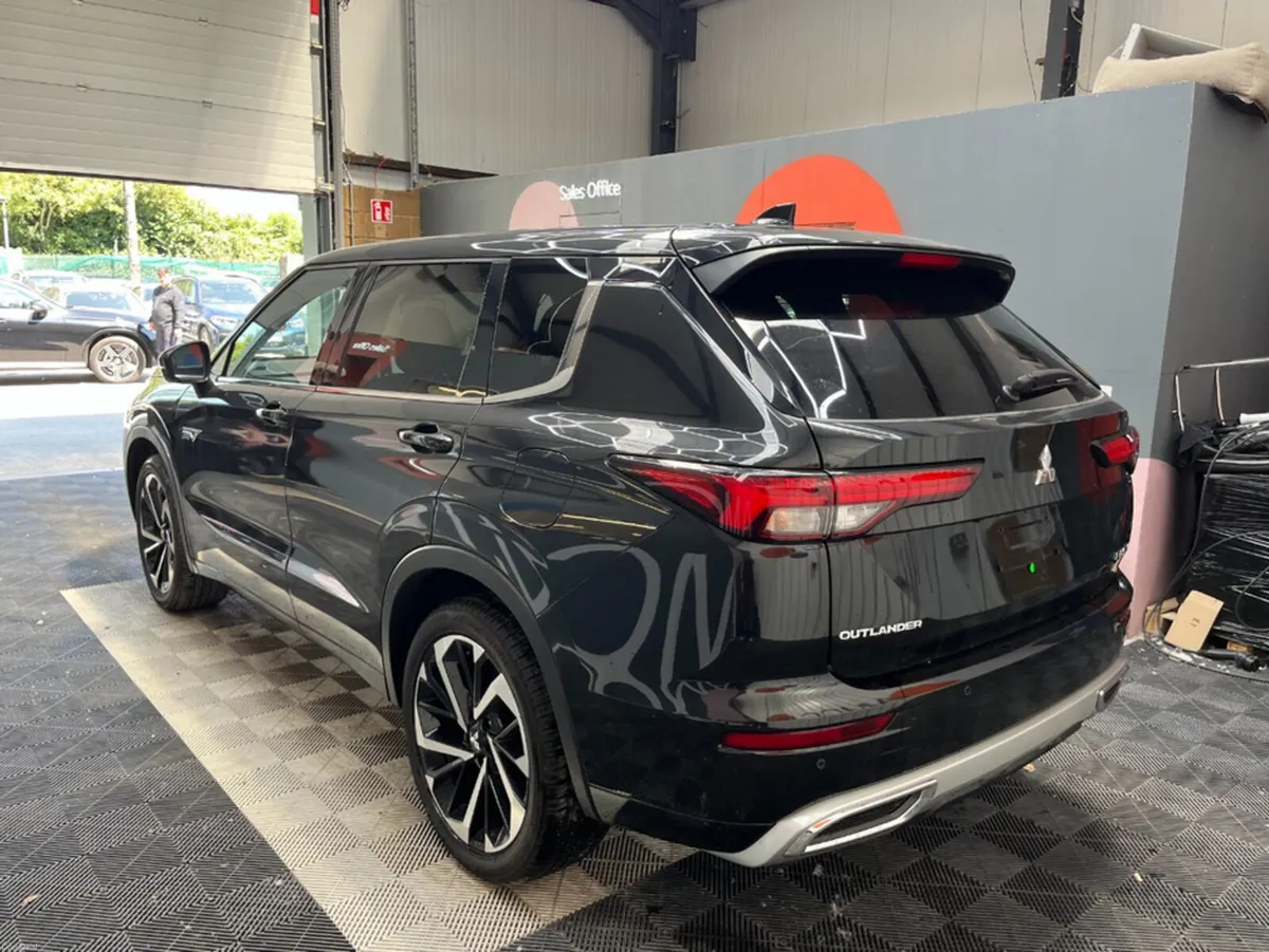 Mitsubishi Outlander 2024 MITSUBISHI OUTLANDER PHE - Image 4