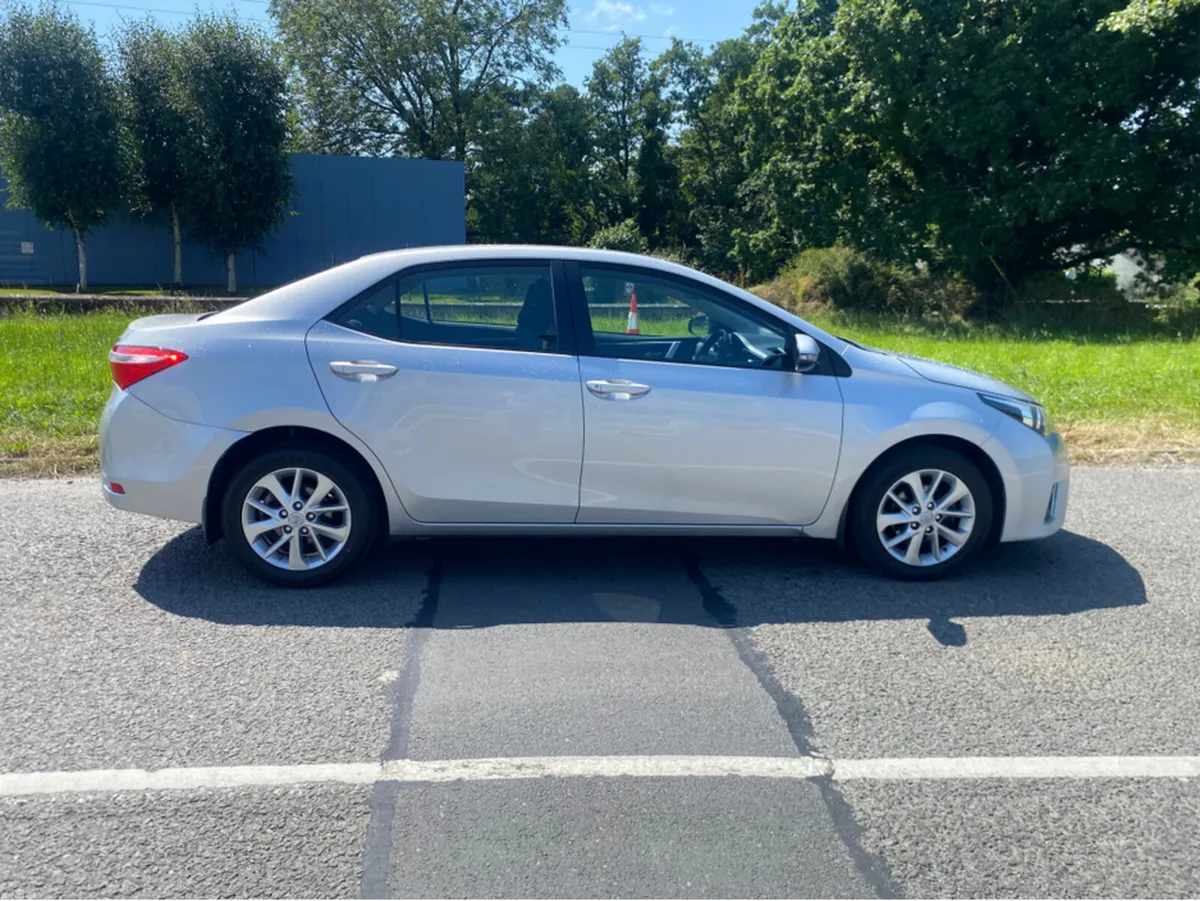 Toyota Corolla 1.4 D-4D AURA 4DR - Image 4