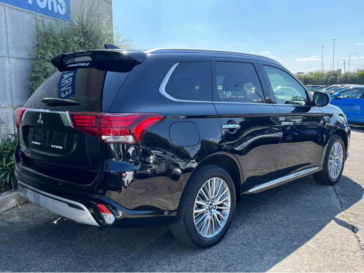 Mitsubishi Outlander G 4WD PHEV HYBRID 2.4 PETROL - Image 4