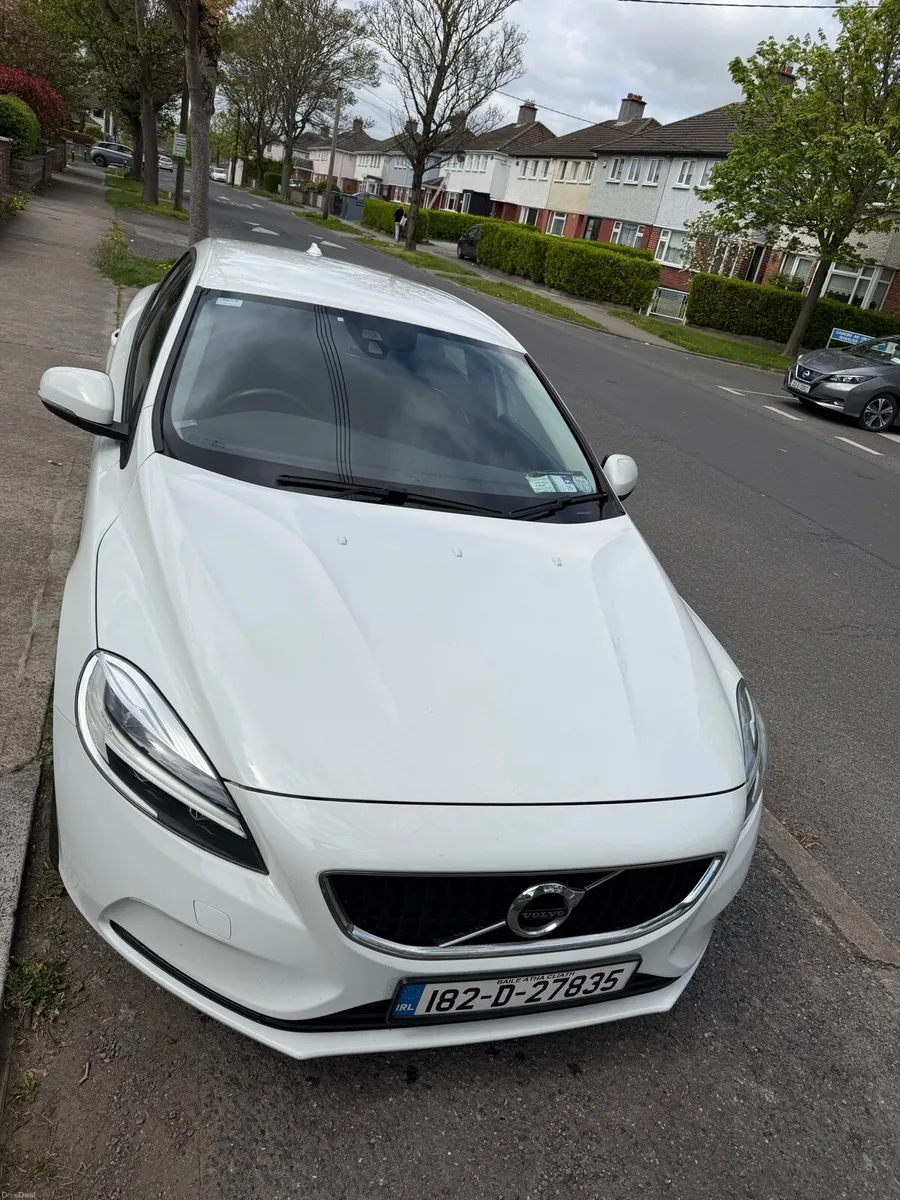 Volvo V40 - Image 2