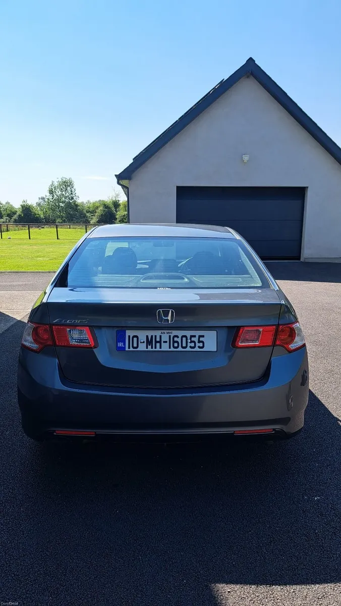 Honda Accord 2010 - Image 1
