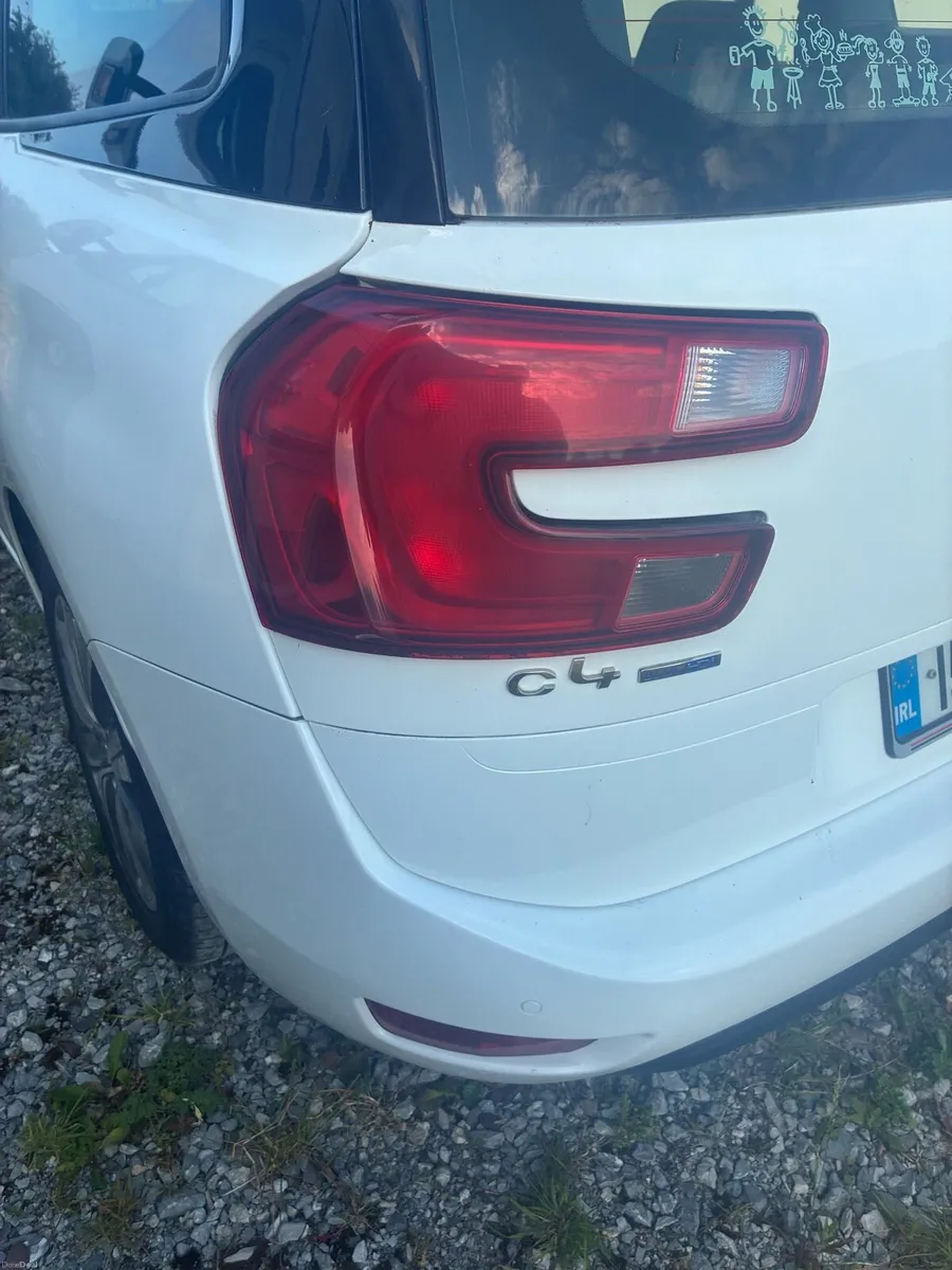 Car - Image 3