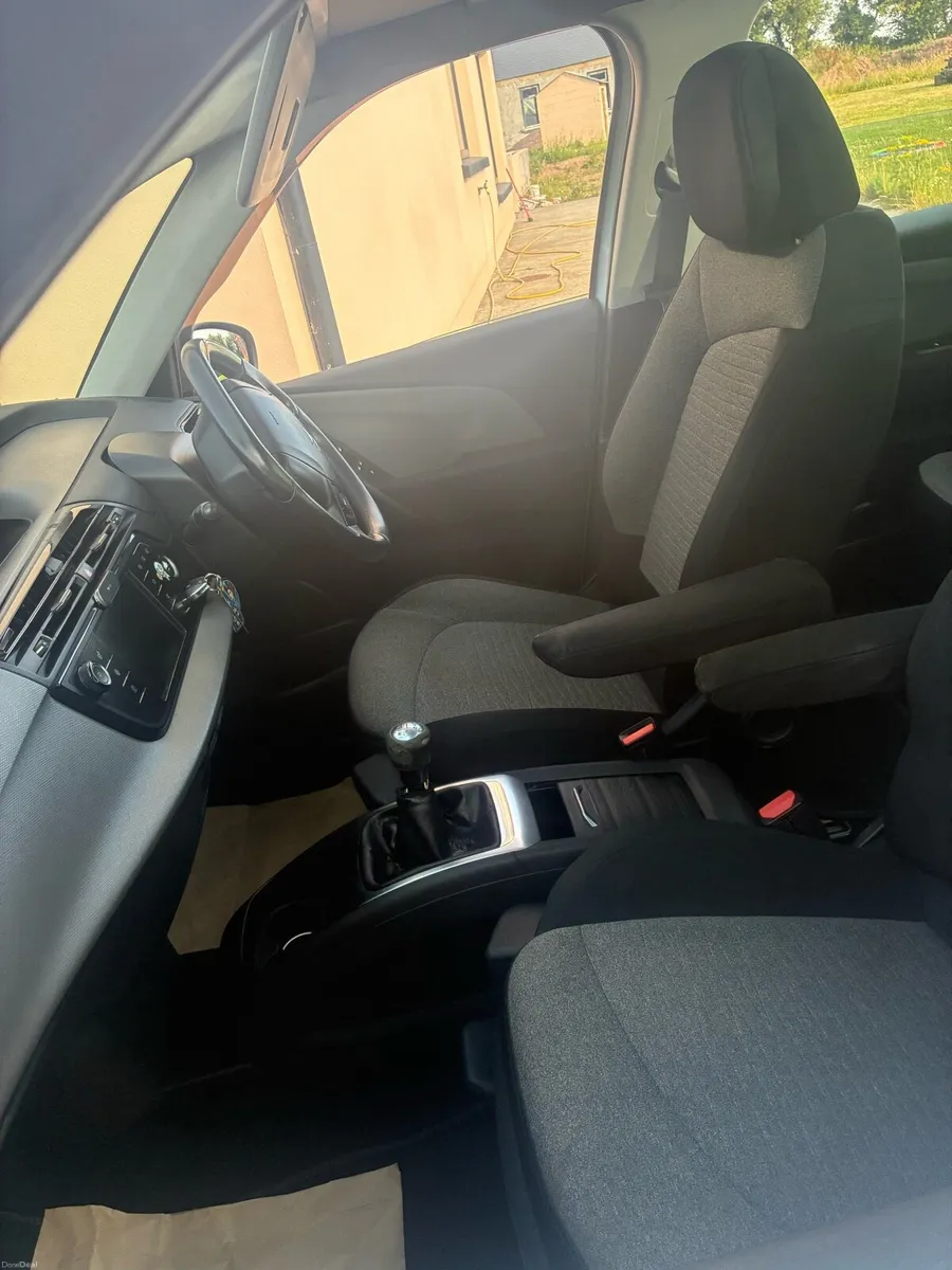 Car - Image 4