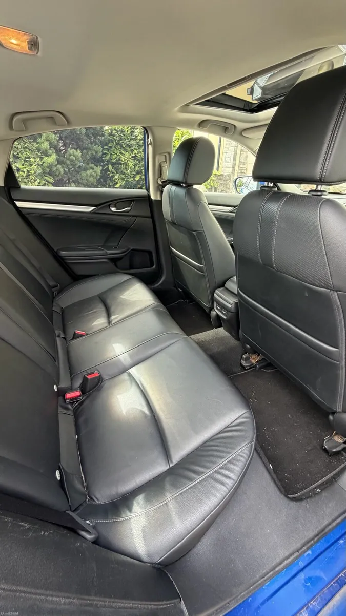 (211) Honda Civic Saloon Luxury - Image 5