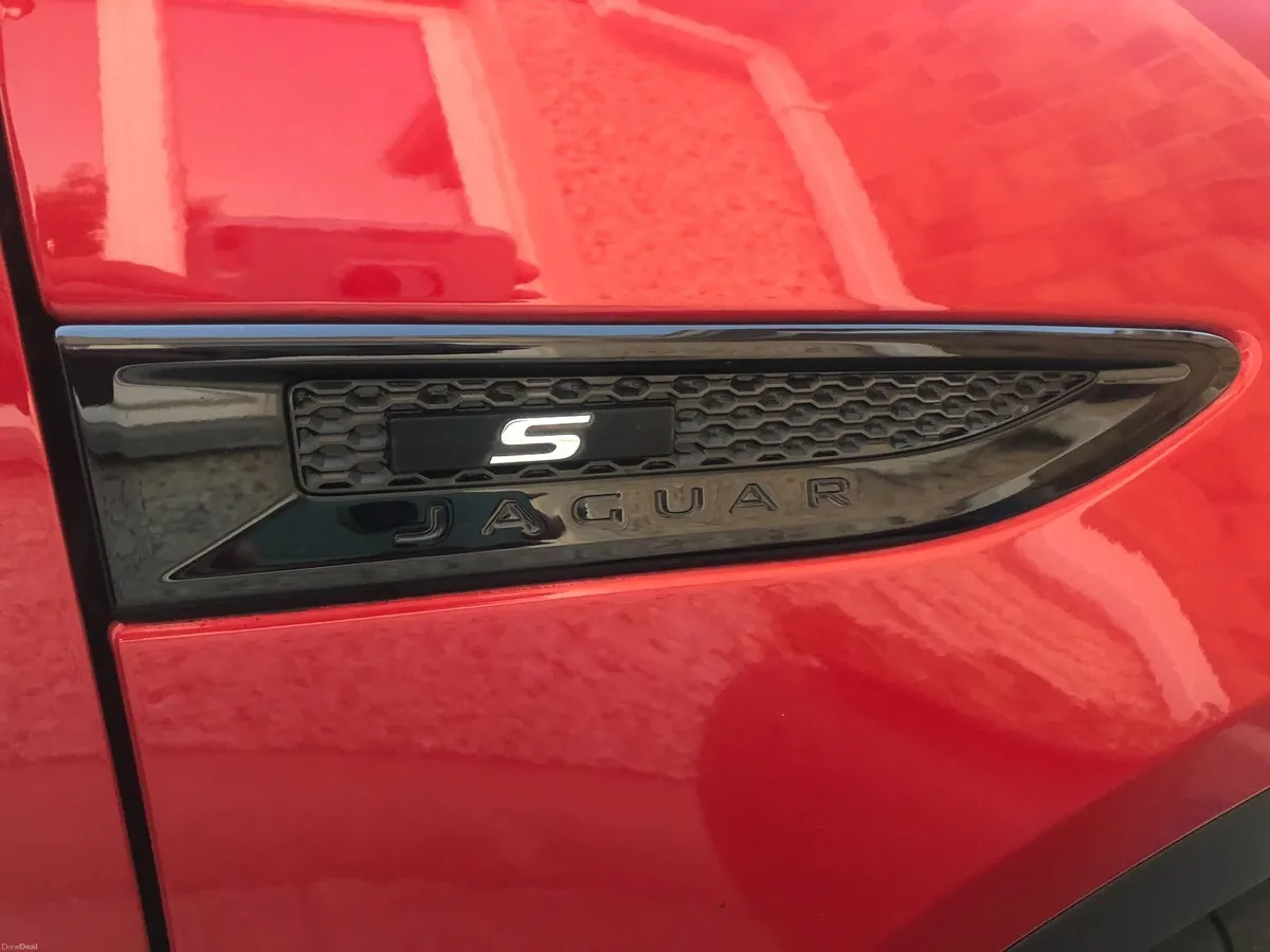 Jaguar E-Pace 2018 - Image 4