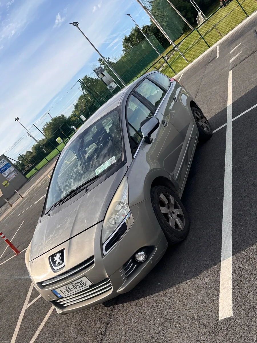 Peugeot 5008 7 seats - Image 1