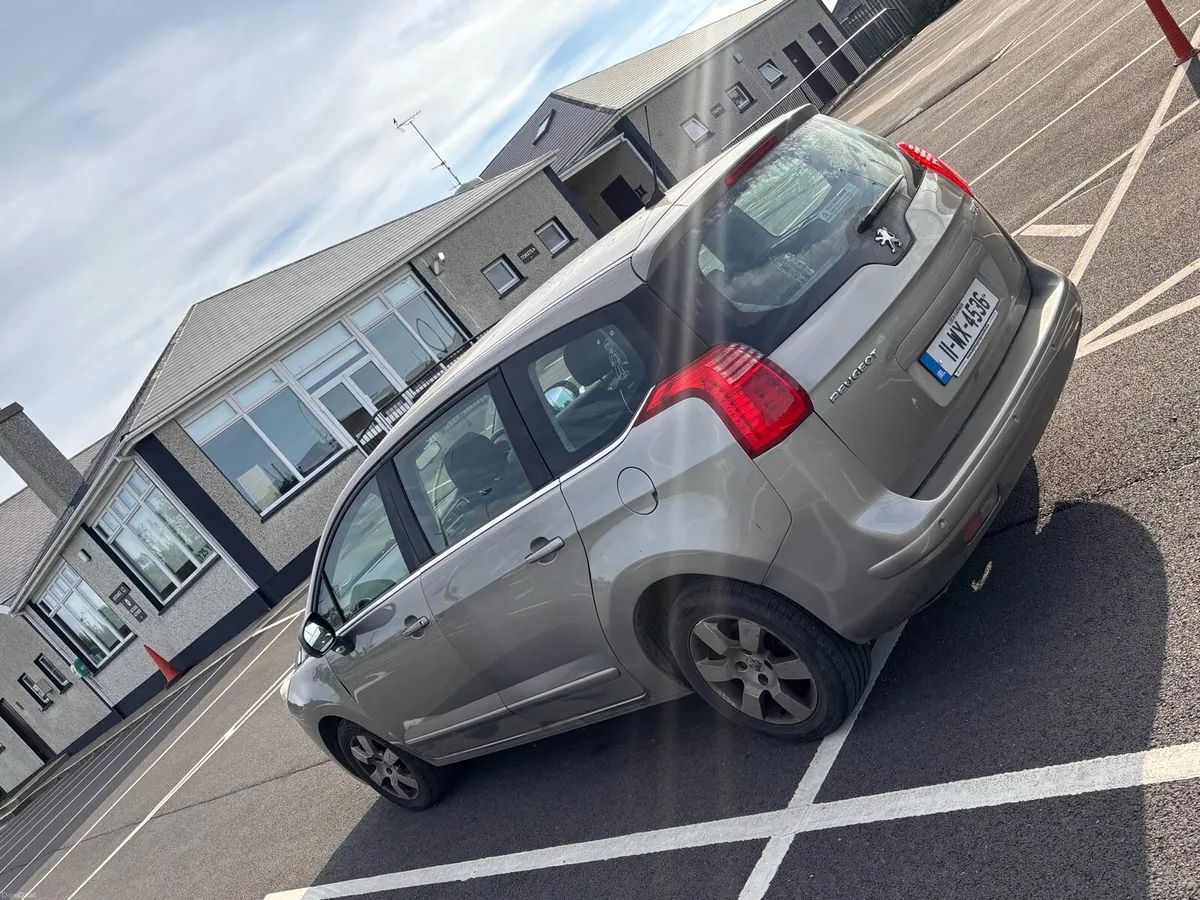 Peugeot 5008 7 seats - Image 3