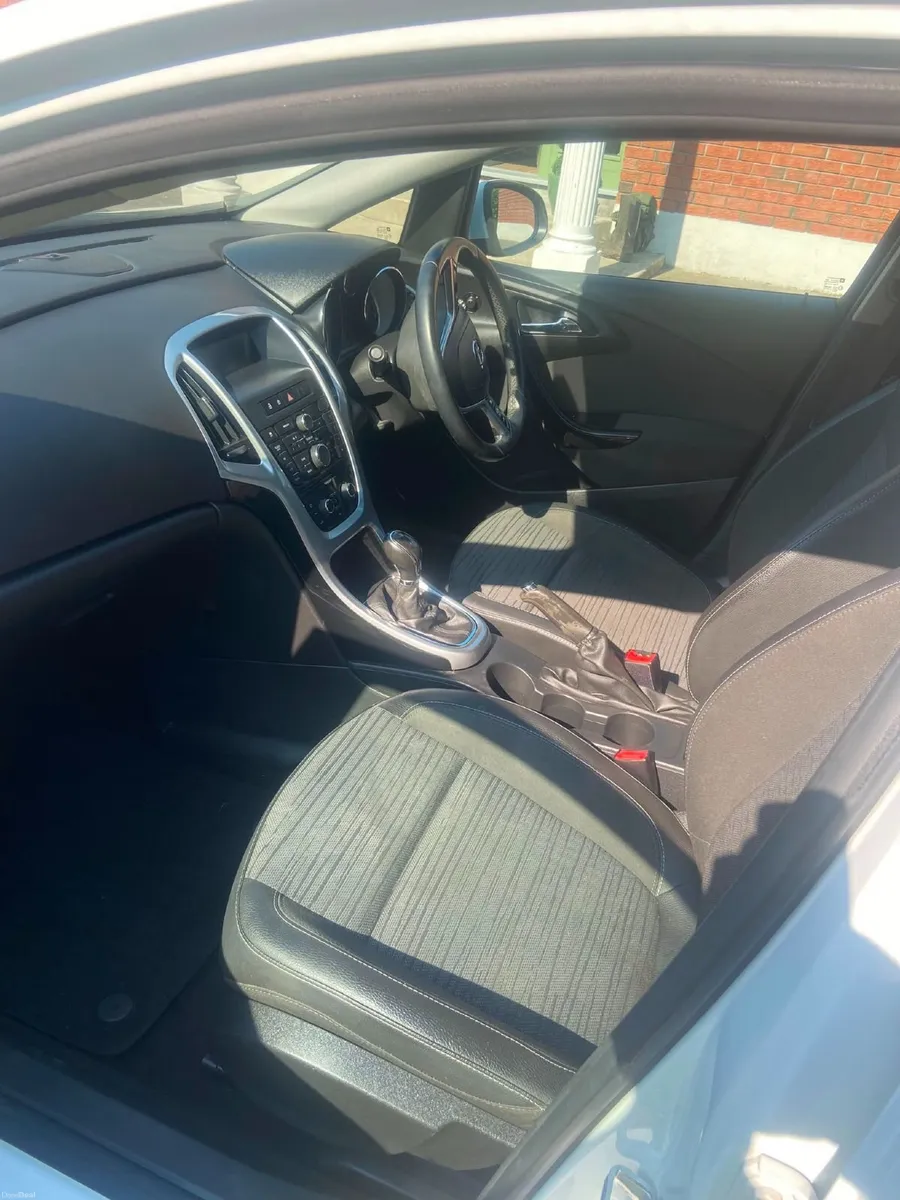 Opel Astra 2015 - Image 3