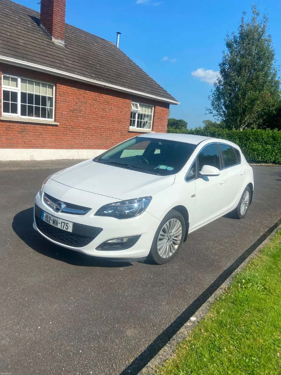 Opel Astra 2015 - Image 1