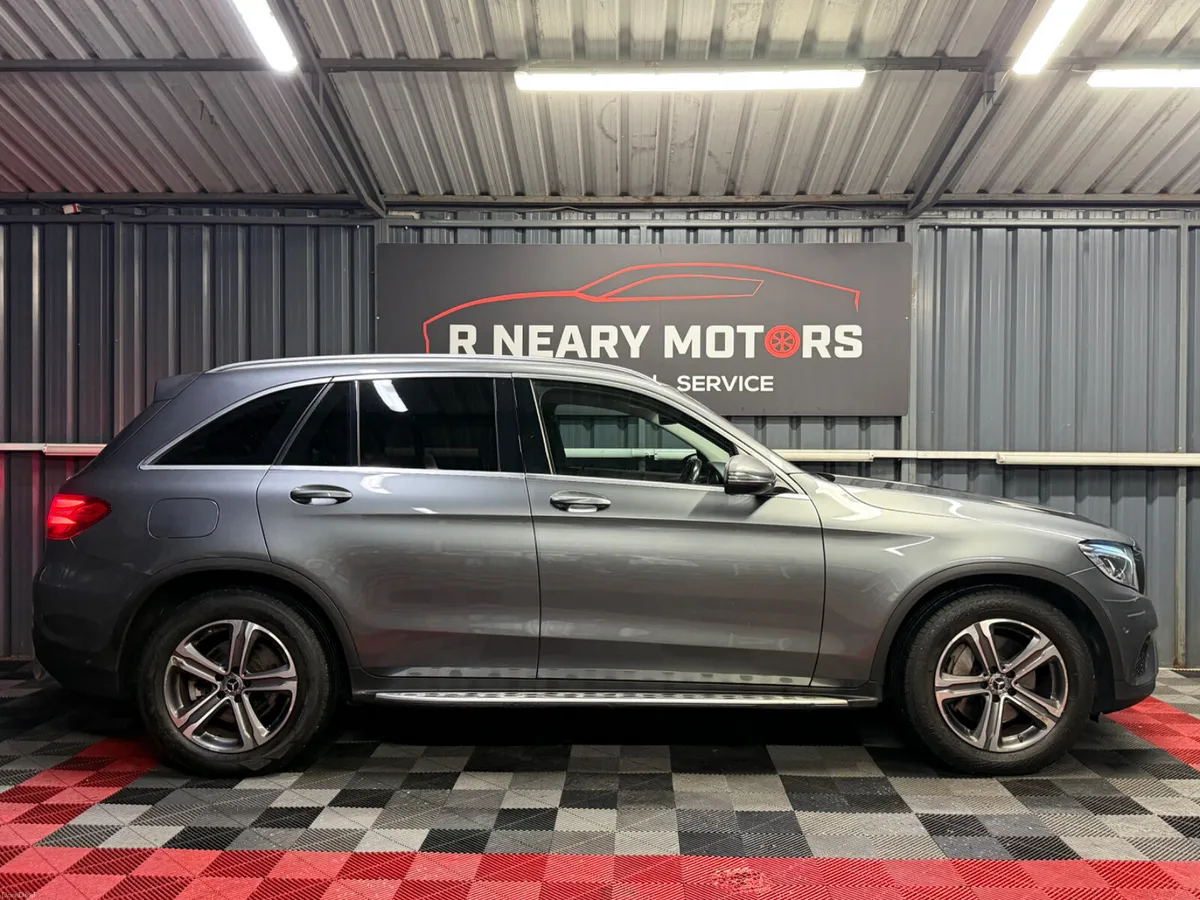 2019 Mercedes-Benz GLC 220d AMG AUTO - Image 4