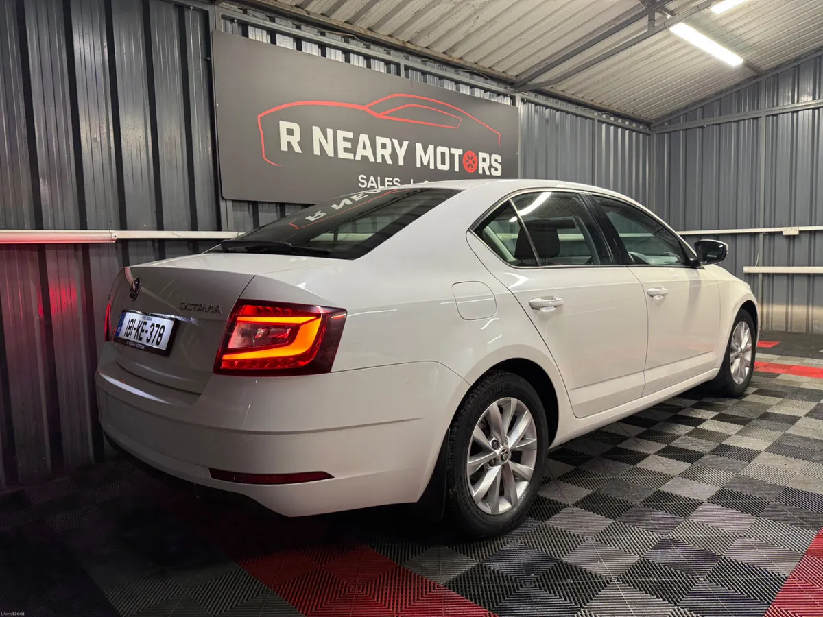 2018 Skoda Octavia AMBITION 1.0TSI 115HP Manual - Image 3