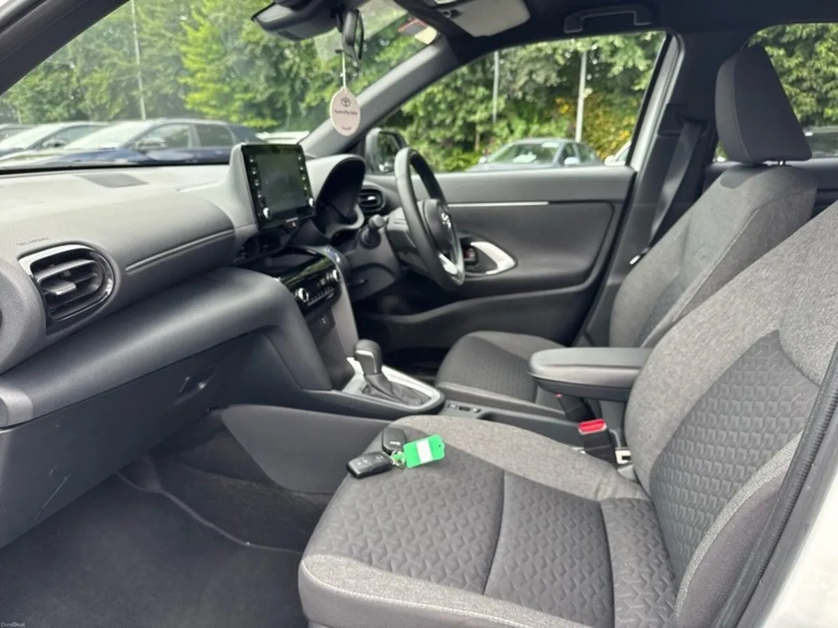 Toyota Yaris Cross YARIS CROSS LUNA SPORT - Image 6