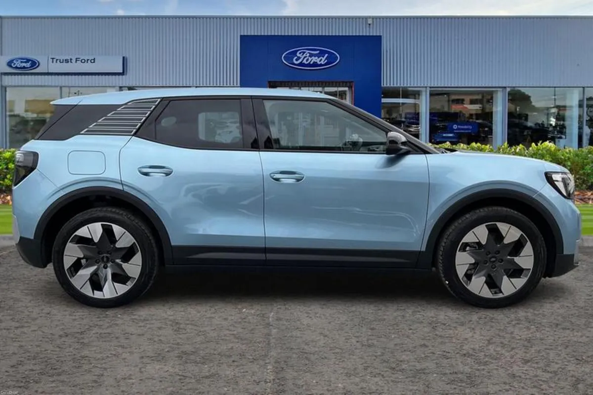 Ford Explorer Extended Range 79kWh Premium SUV 5dr - Image 3