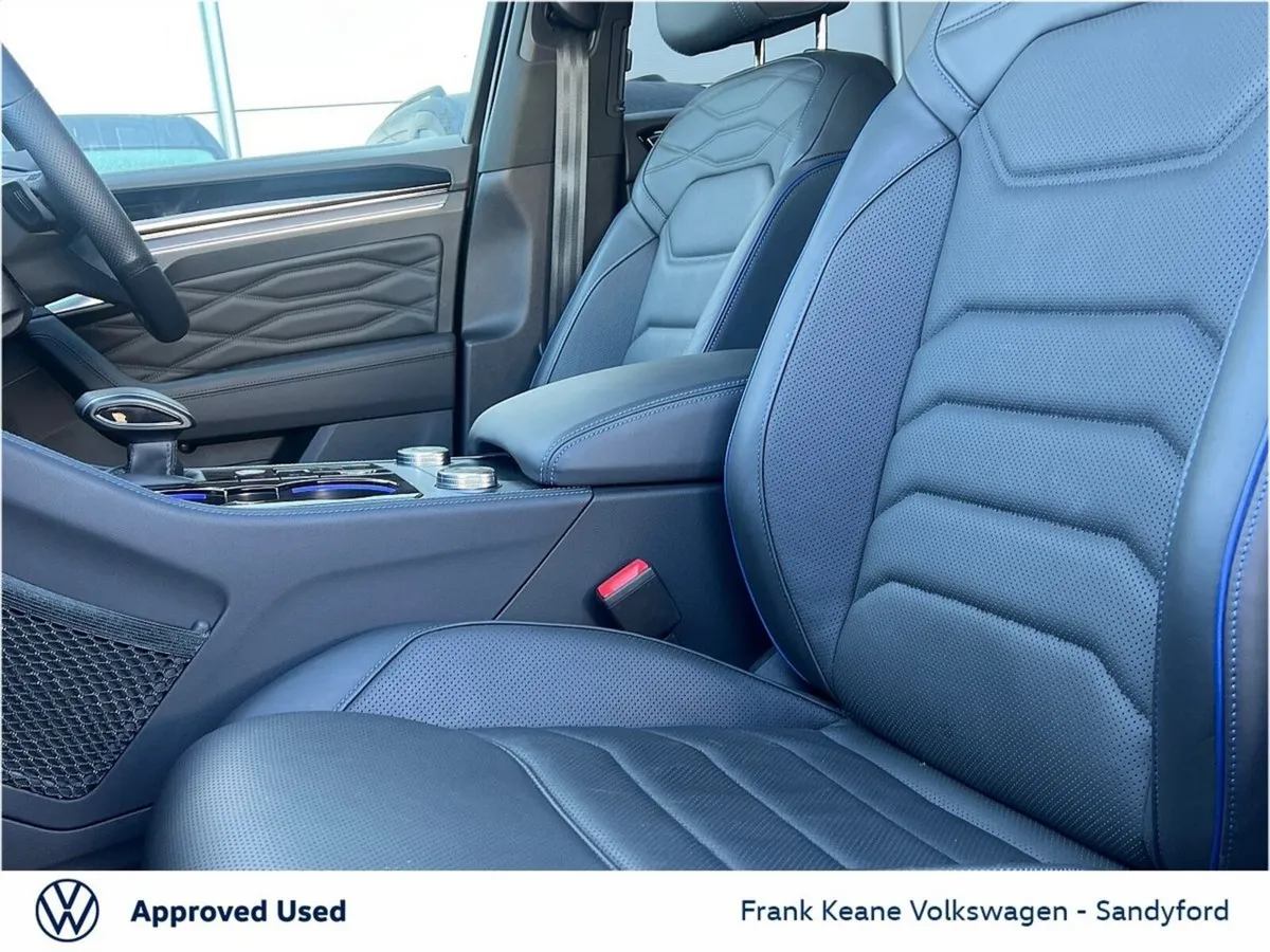 Volkswagen Touareg *R-Line* eHybrid 3.0TSI PHEV 46 - Image 4