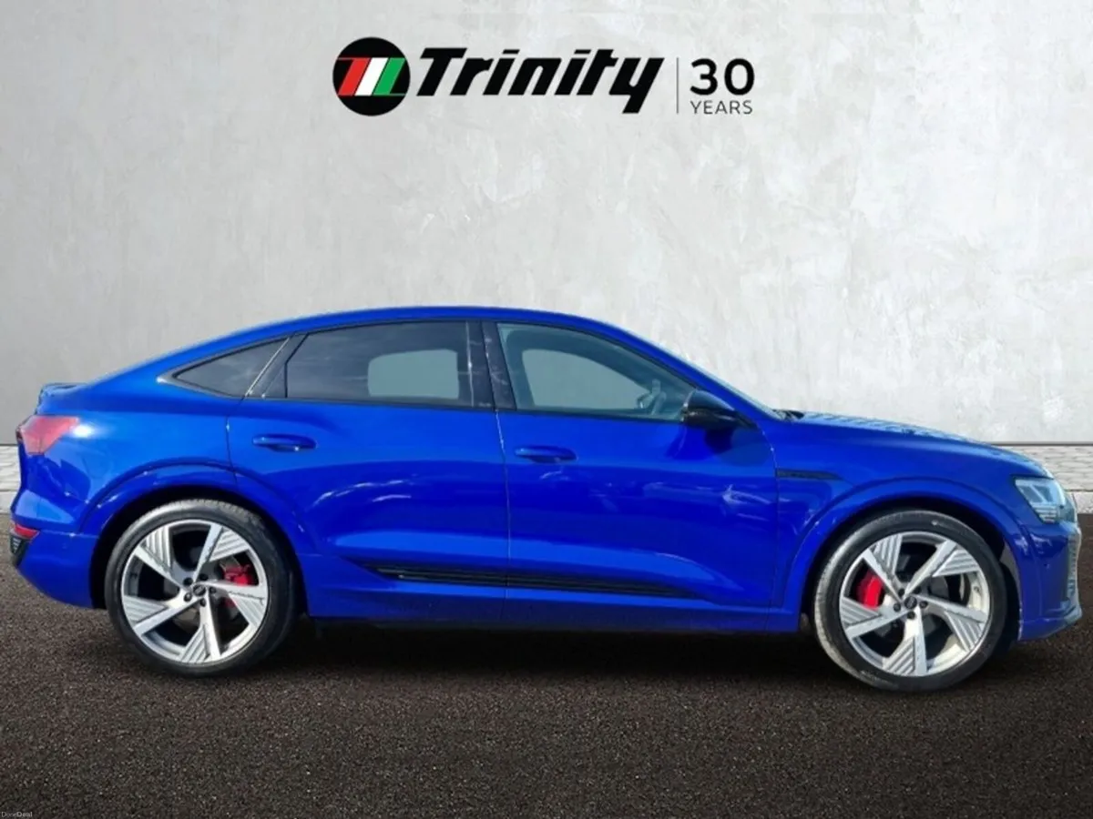Audi Q8 ** HUGE SPEC ** S-LINE ** 55 E-TRON ** TRI - Image 5