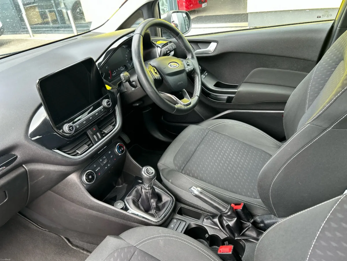 Ford Fiesta TITANIUM 1.10 85PS 5SPEED 4DR - Image 3
