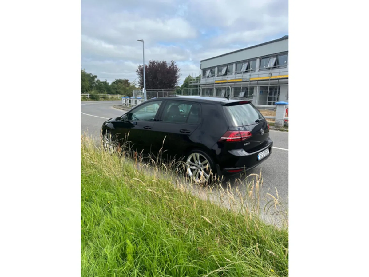 Volkswagen Golf HIGHLINE 1.2 TSI MANUAL 6SPEED FWD - Image 4