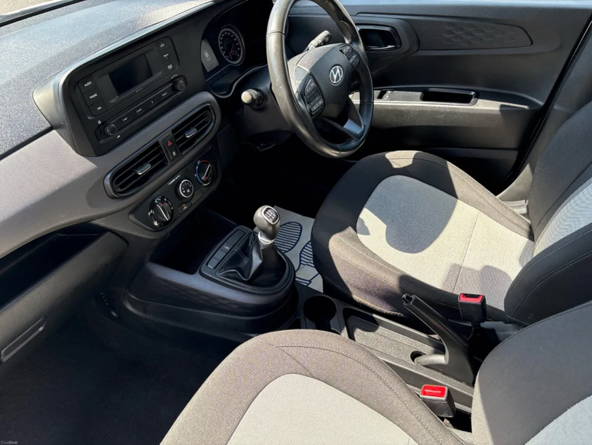 Hyundai i10 CLASSIC 5DR - Image 3