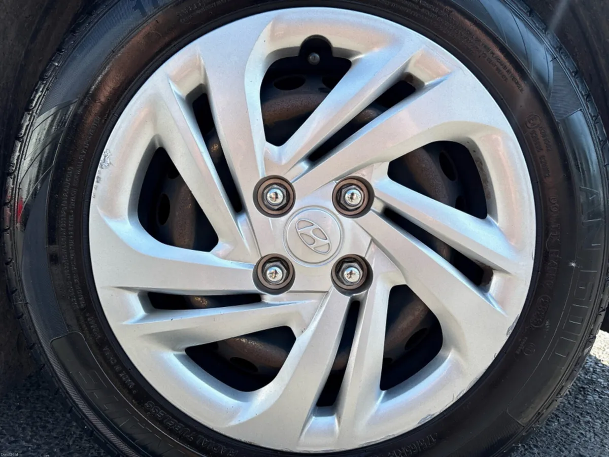 Hyundai i10 CLASSIC 5DR - Image 5