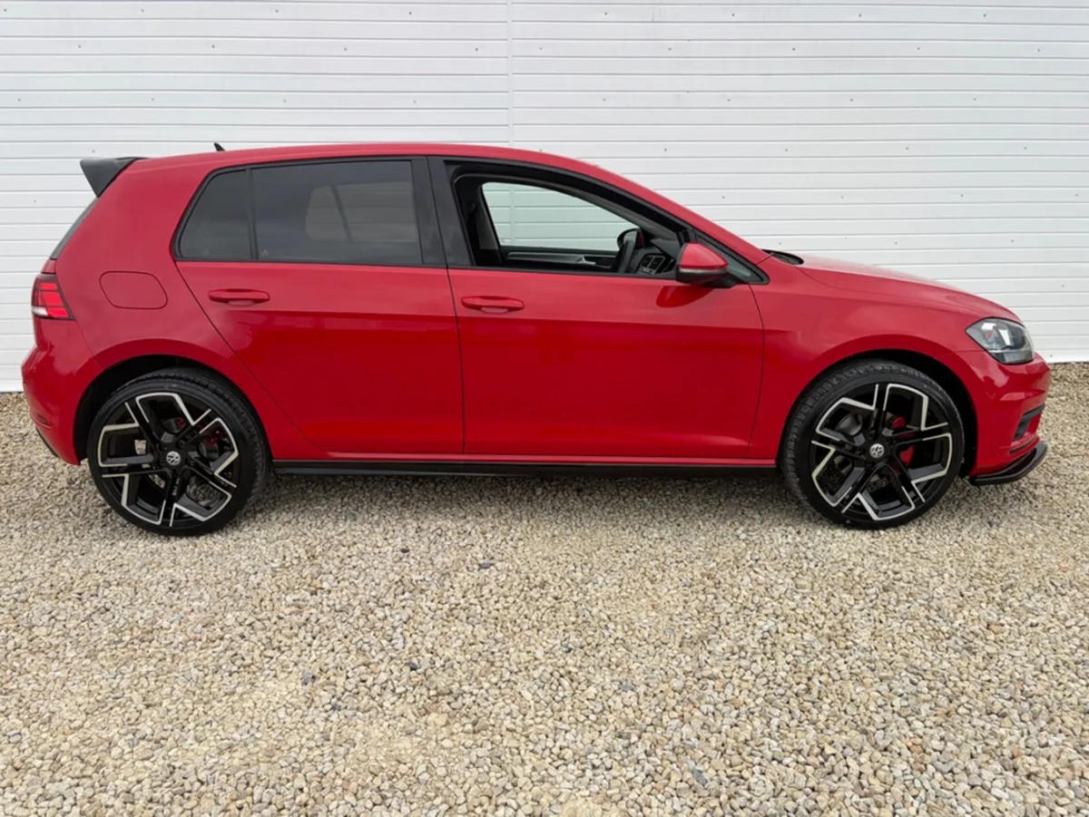Volkswagen Golf 1.6 TDI S 115PS 5DR - Image 5