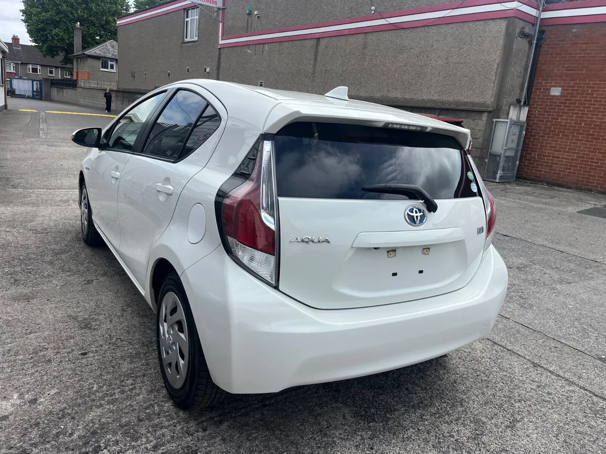 Toyota Aqua 2015 hybrid - Image 5
