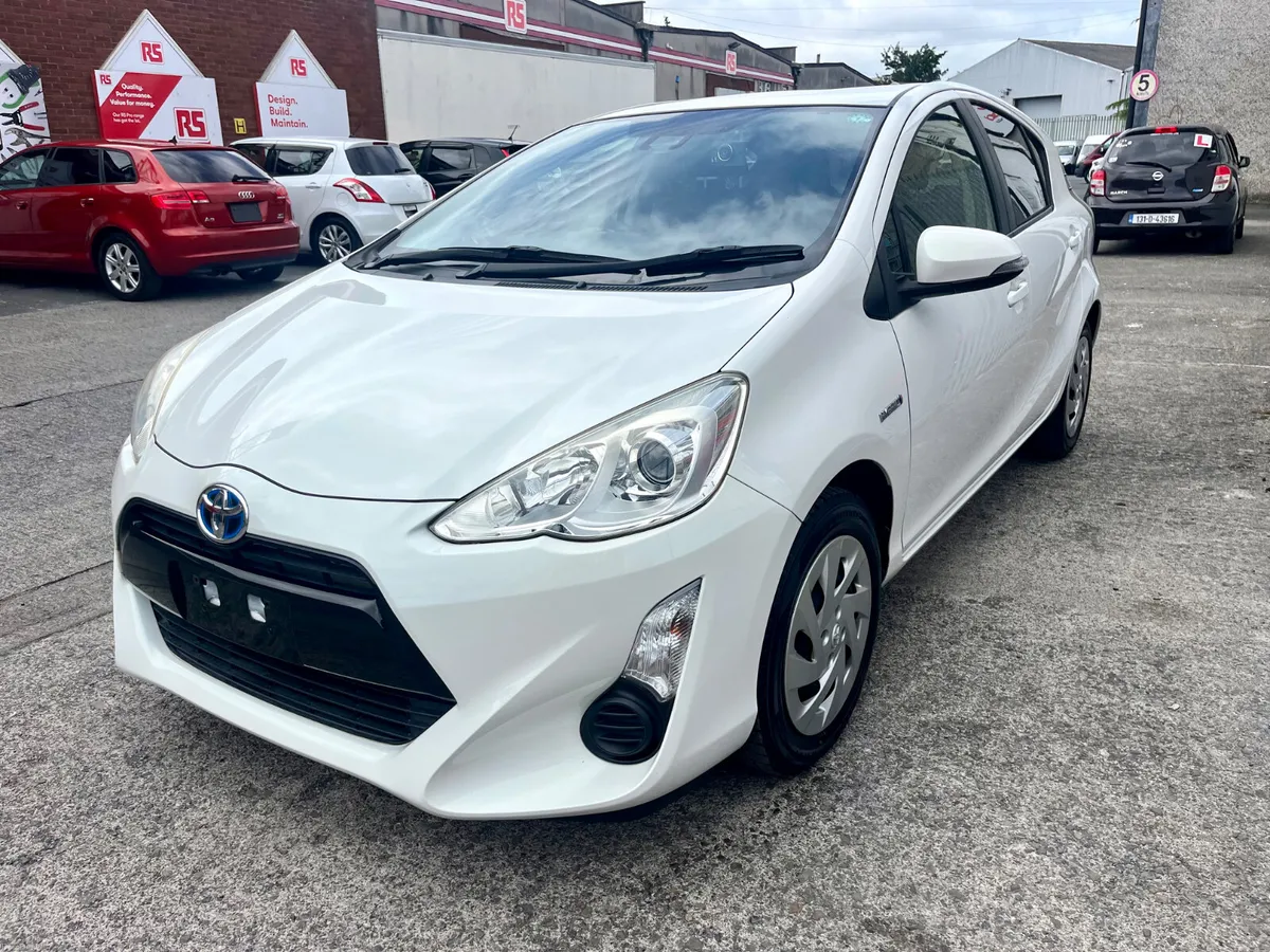 Toyota Aqua 2015 hybrid - Image 4