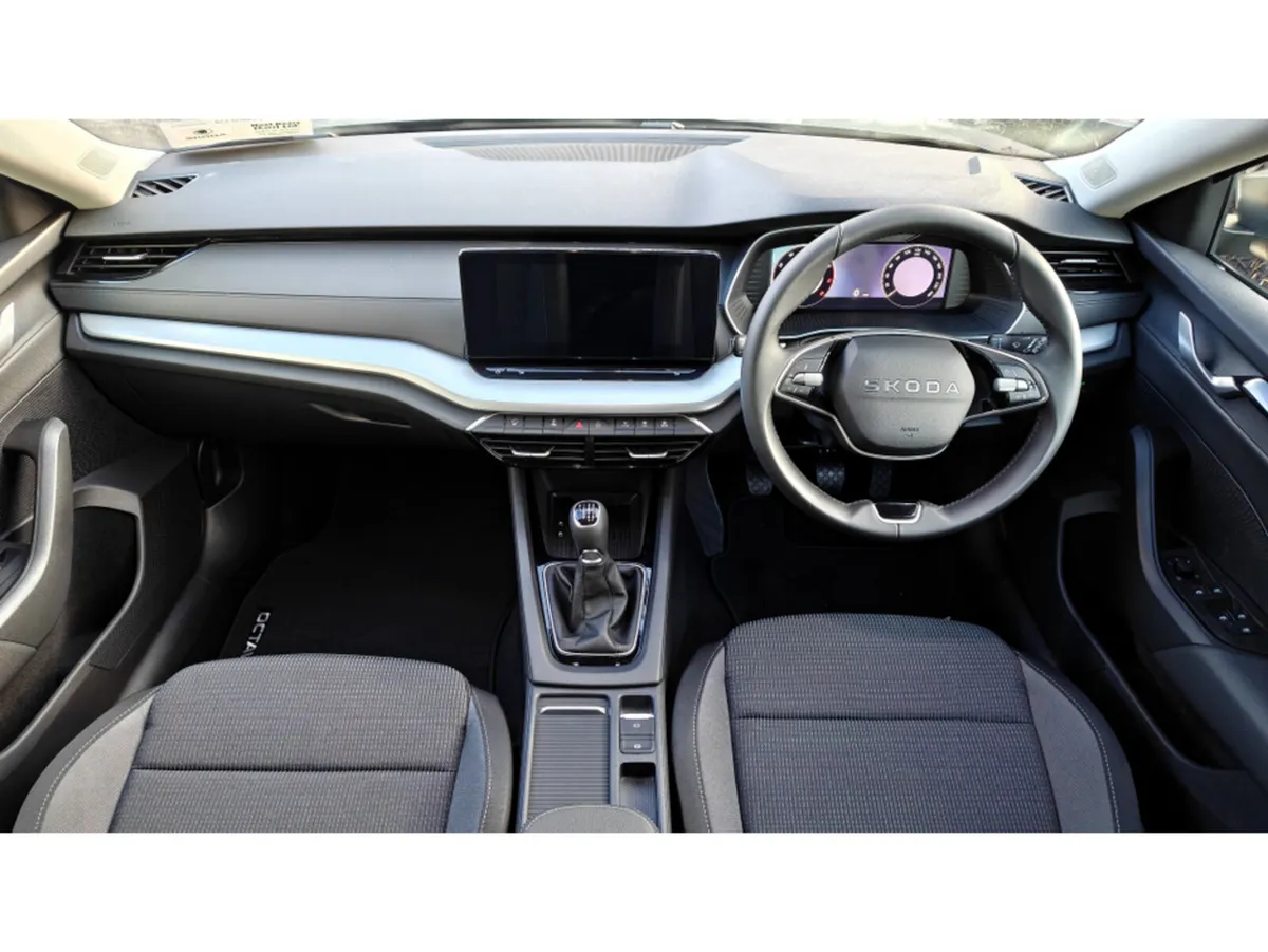 Skoda Octavia OCTAVIA COMBI SELECTION 1.5TSI 115HP - Image 2