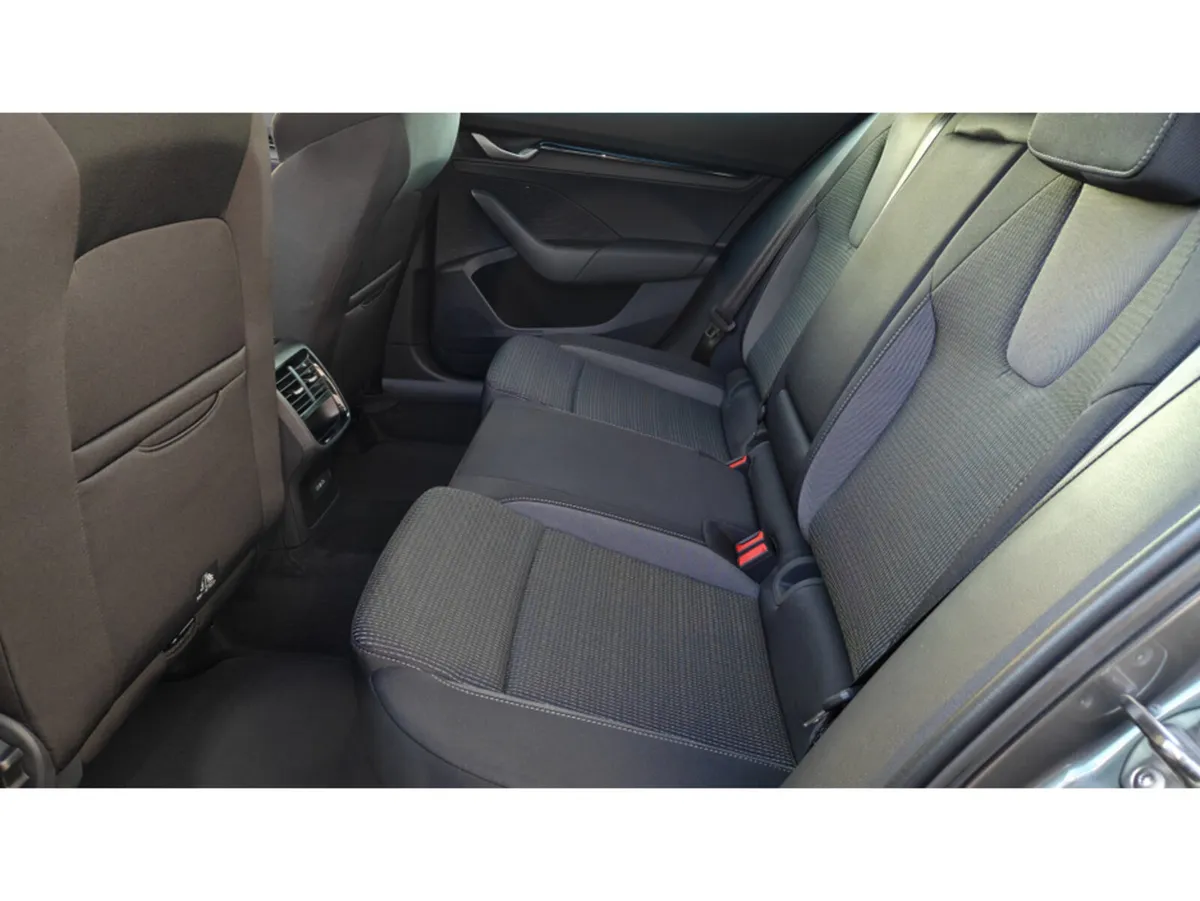 Skoda Octavia OCTAVIA COMBI SELECTION 1.5TSI 115HP - Image 4