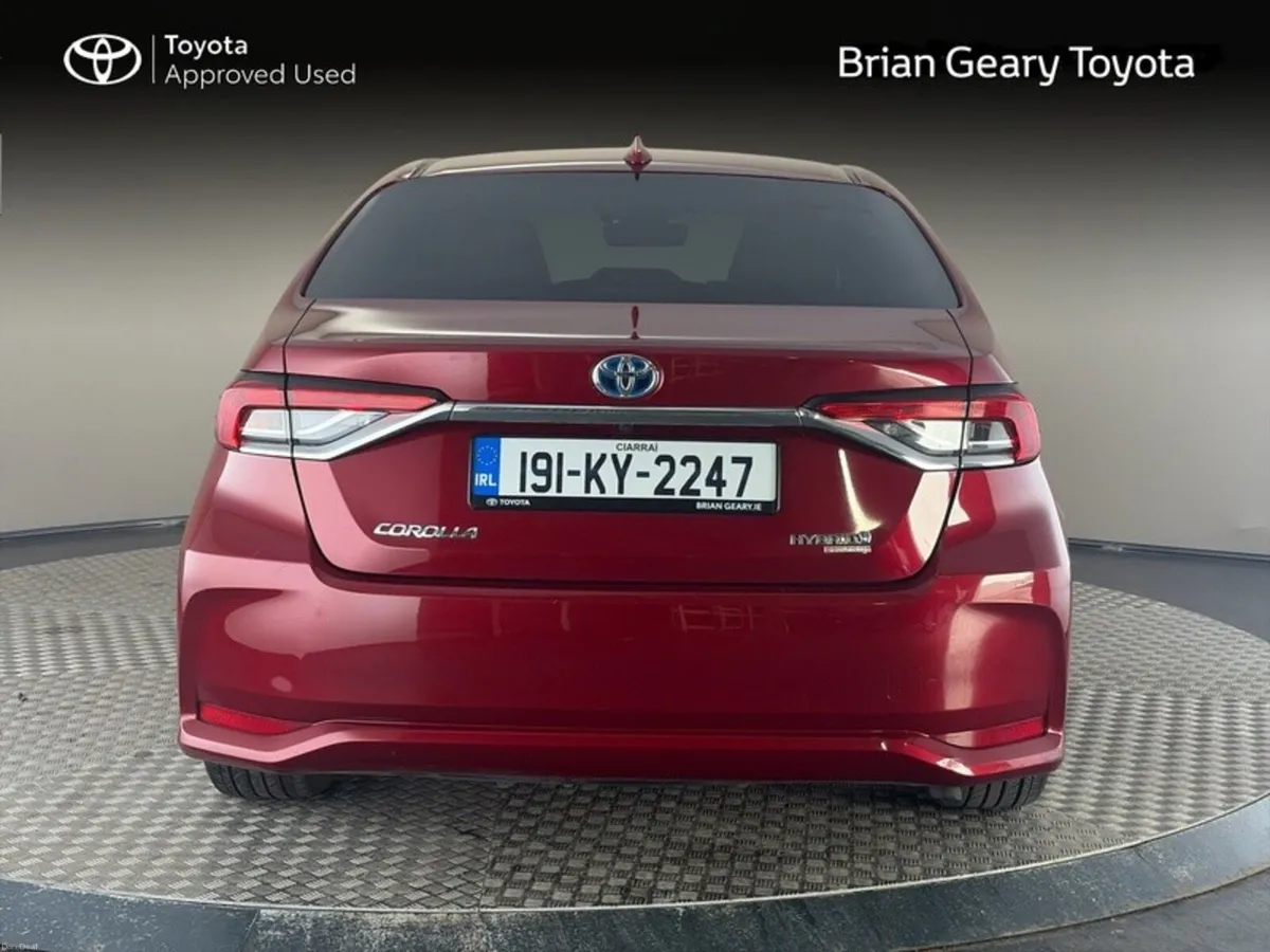 Toyota Corolla HYBRID LUNA SPORT SALOON - Image 4