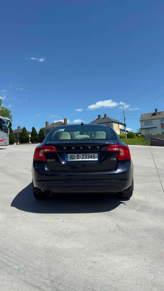 2016 Volvo s60 - Image 2