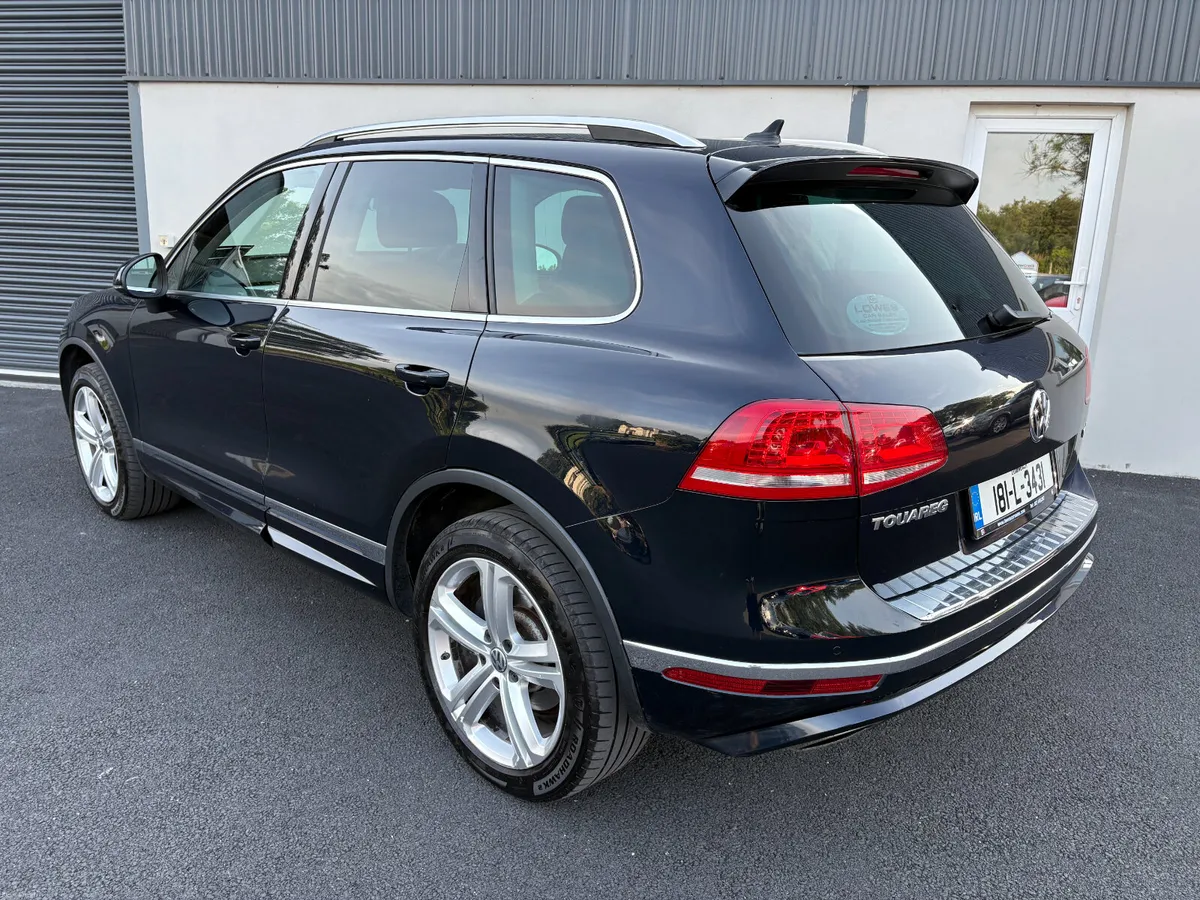 181 Volkswagen Touareg R-Line 5 Seat Business - Image 3