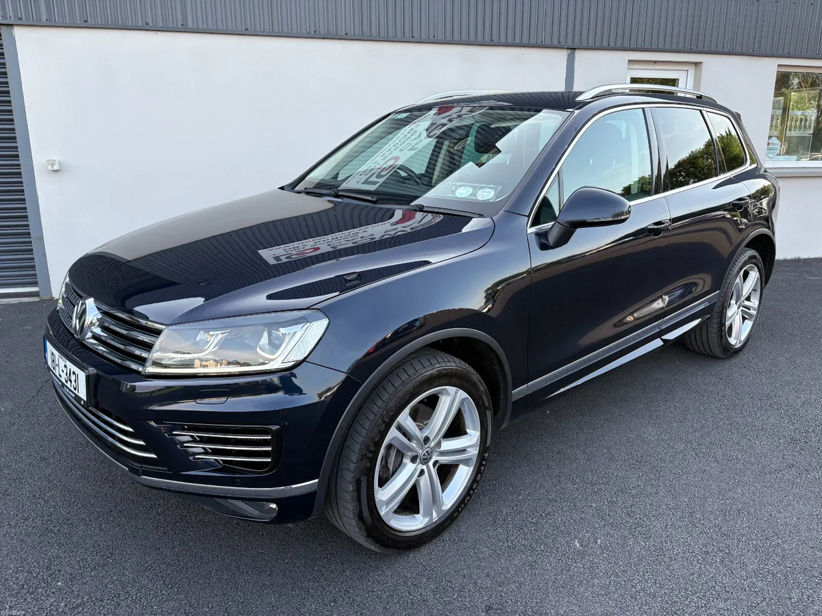 181 Volkswagen Touareg R-Line 5 Seat Business - Image 2