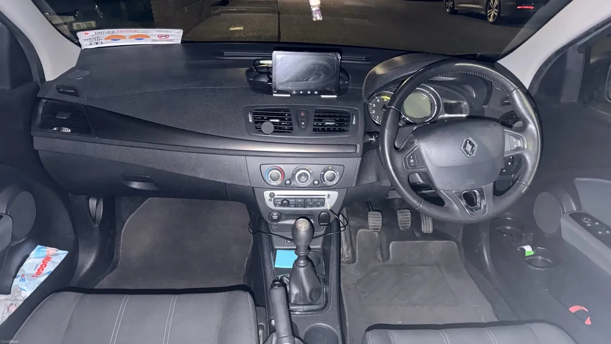 Renault Megane  very low mileage-quick sale - Image 5