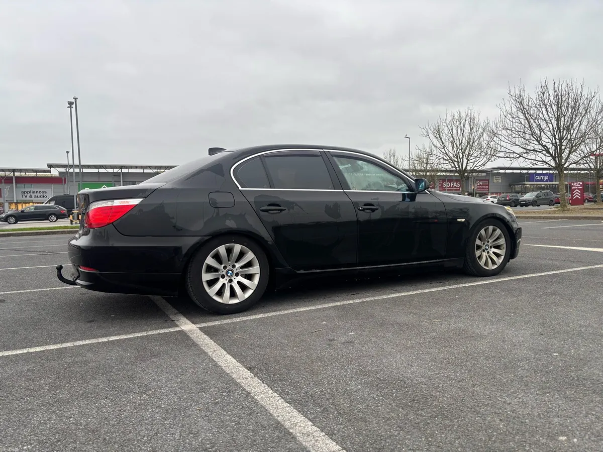 BMW 5-Series 2008 - Image 2