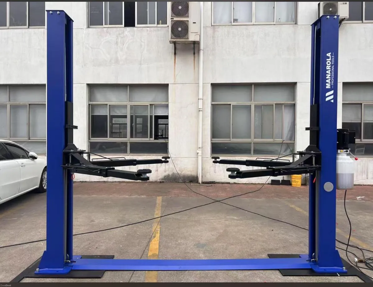 New MANAROLA 2 post car lifts back in stock - Image 1