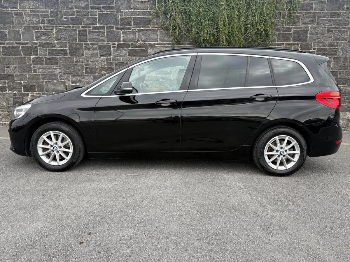 16 BMW 2-Series 7 seats! Automatic 1 Owner!! FSH - Image 5