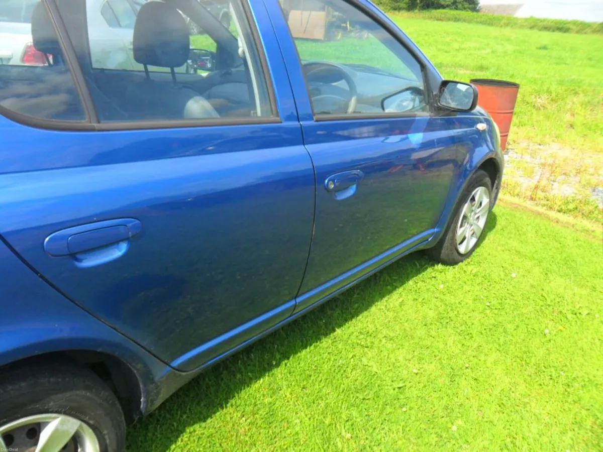 Toyota Yaris 2003 - Image 3