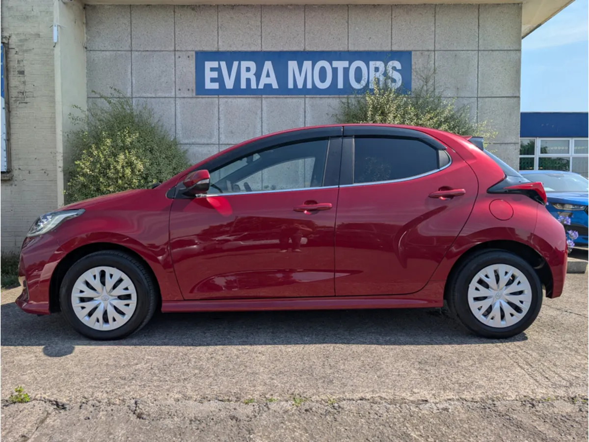 Toyota Yaris Z HYBRID AUTOMATIC 1.5 PETROL //HIGH - Image 4