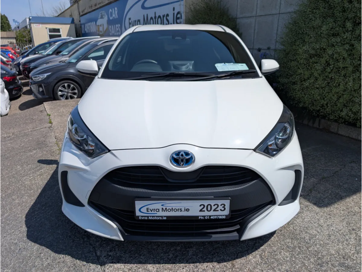 Toyota Yaris X HYBRID AUTOMATIC 1.5 PETROL //REVER - Image 2