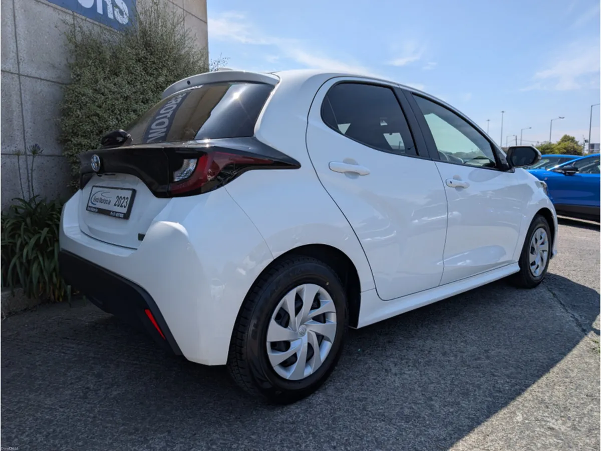 Toyota Yaris X HYBRID AUTOMATIC 1.5 PETROL //REVER - Image 6