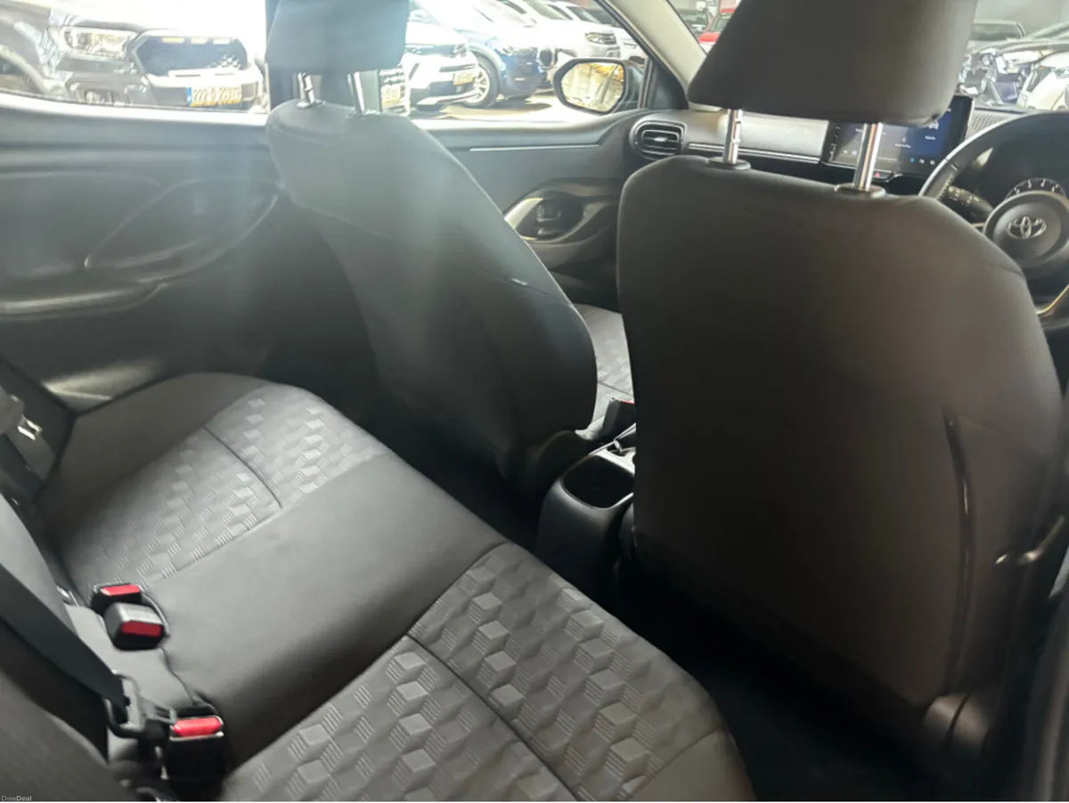 Toyota Yaris 1.5 LUNA - Image 3