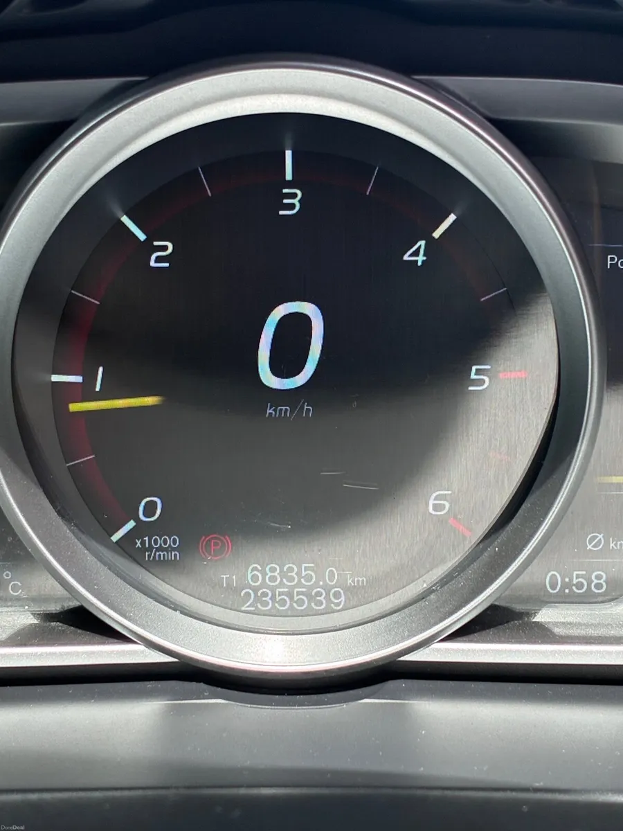 Volvo V40 2015 - Image 2