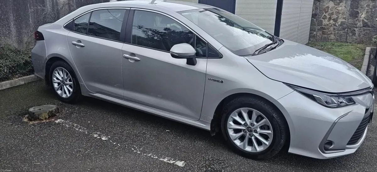 2021 Toyota Corolla Hybrid Luna Saloon - Image 4