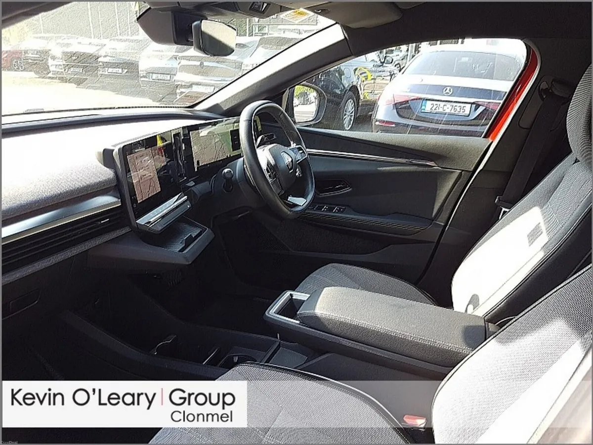Renault Megane E-Tech Techno EV60 220hp - Image 4