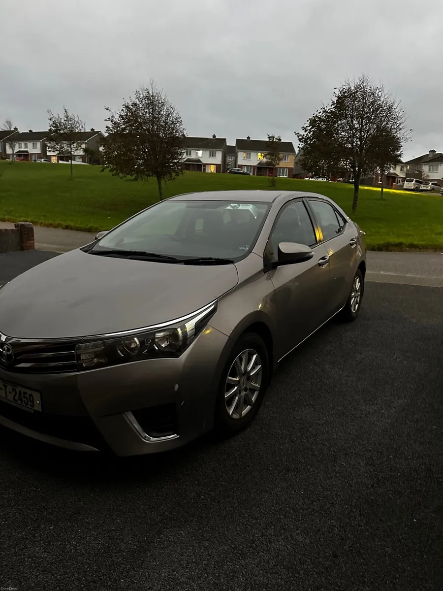 *Full service History* Toyota Corolla 2015 - Image 4