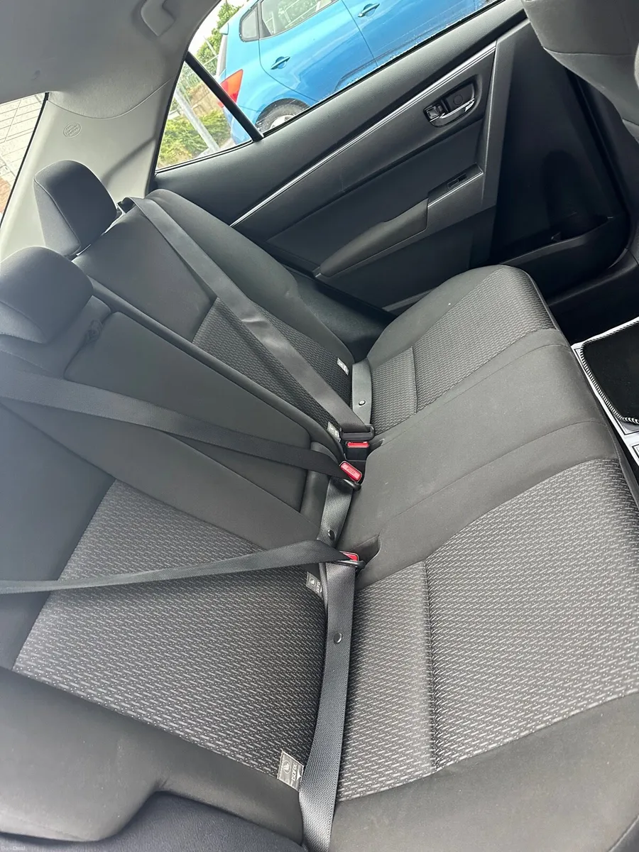 *Full service History* Toyota Corolla 2015 - Image 6