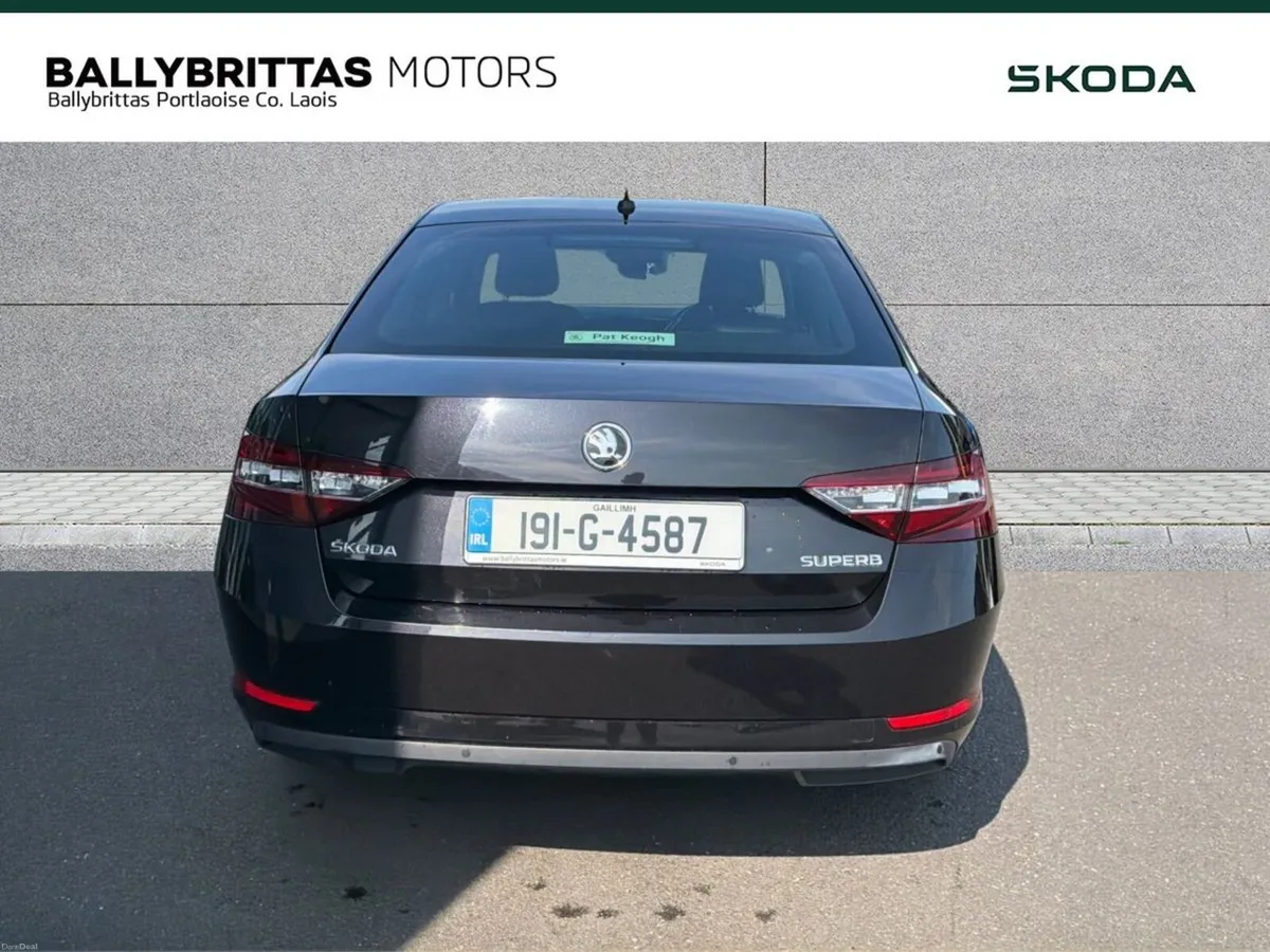 Skoda Superb 2.0 TDI 150bhp DSG SEL Executive - Image 4