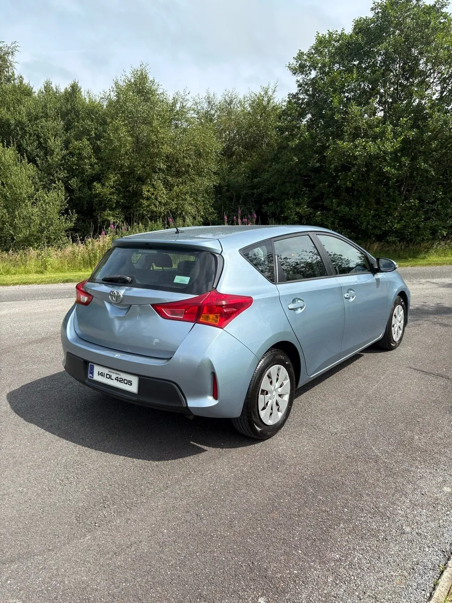 2014 Toyota Auris 1.4 D4D - Image 3